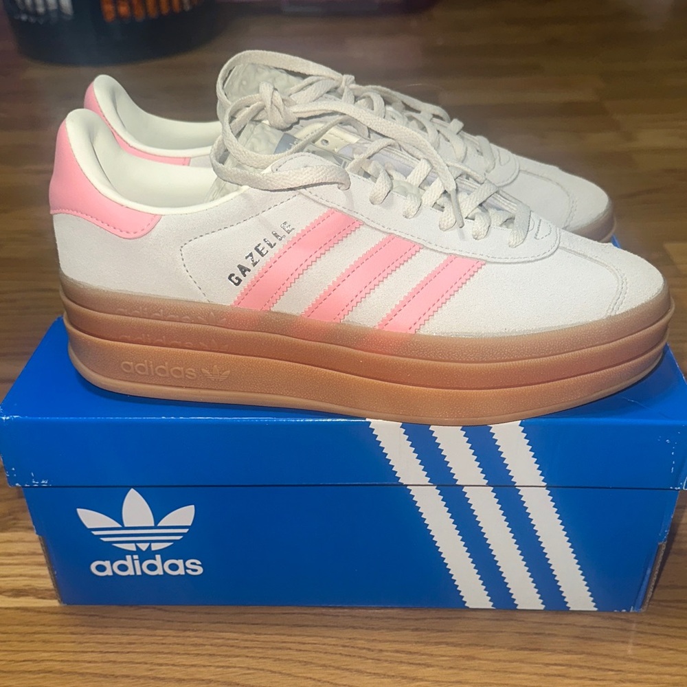 Adidas Women's 7 Gazelle Pink and Cream Sneakers